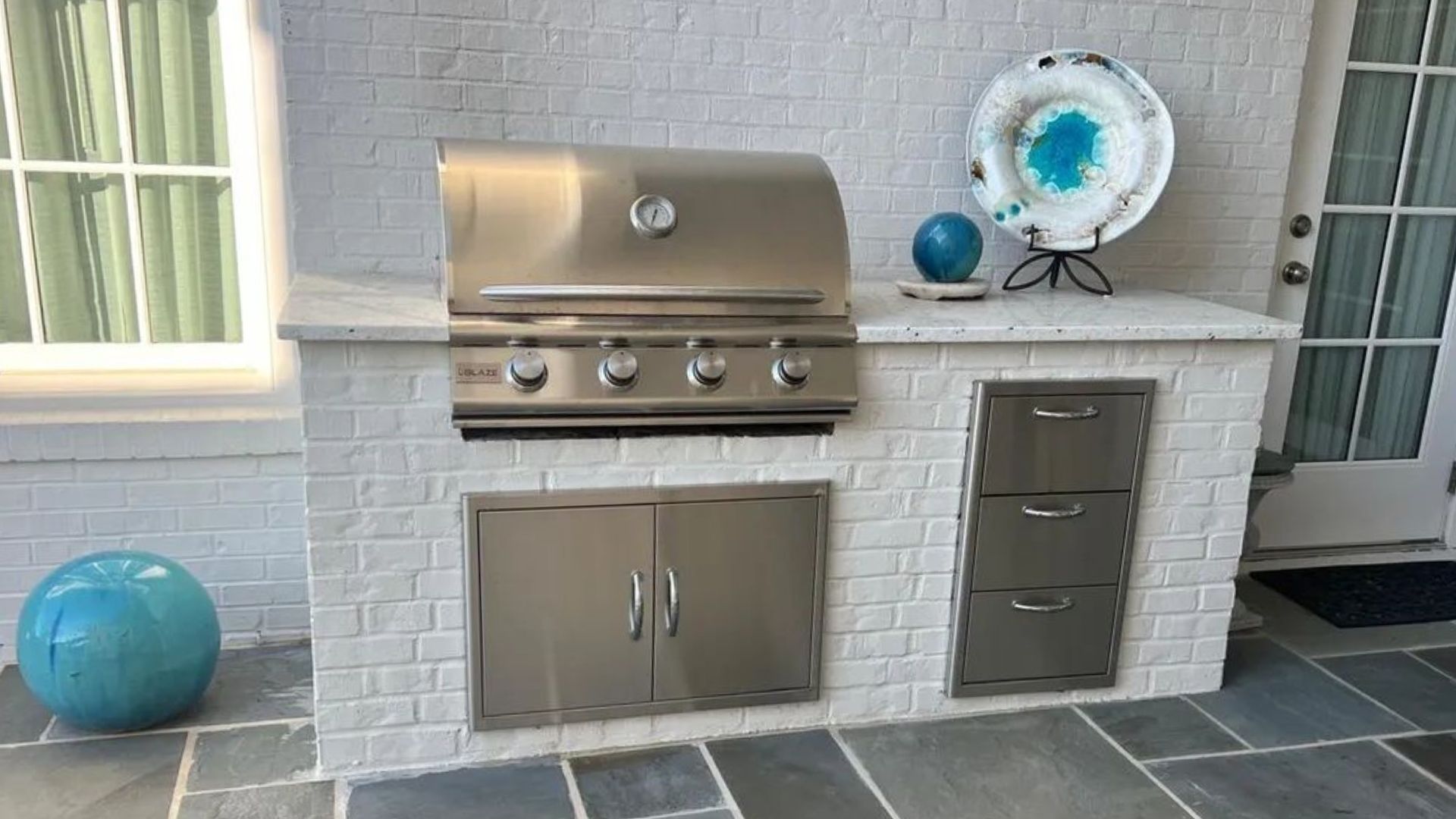 Outdoor kitchen